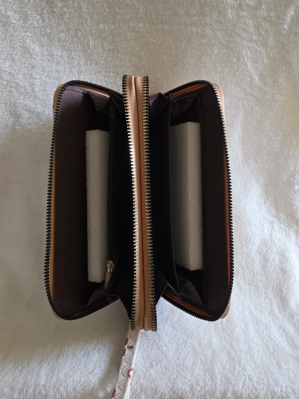 N/A stylish cream